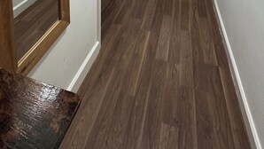 A hallway with wooden flooring, a staircase, a mirror, and a pendant light. - House Sleeps 22 With Wifi (London)
