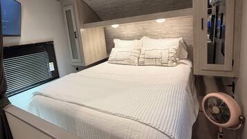WiFi, bed sheets