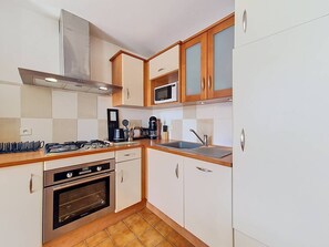 Fridge, oven, dishwasher, toaster - Erdeven - 4-room house - 66 m² - 1* (ERDEVEN)