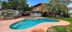 Outdoor pool - Full house add Spacious 4-bedroom house in El Paso with AC (El Paso)