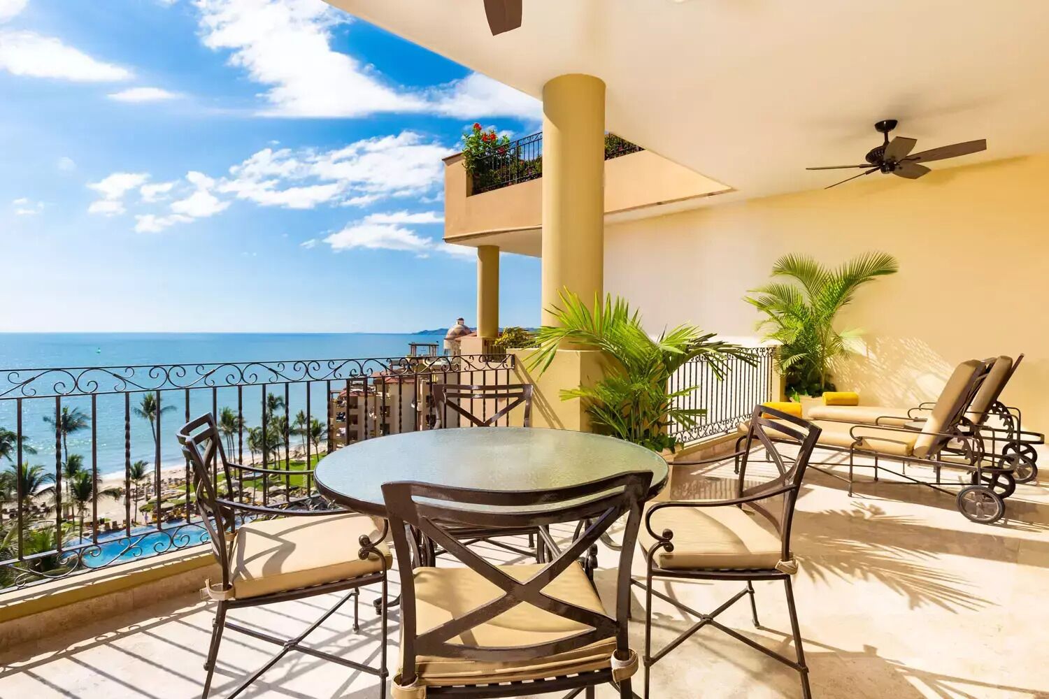 Luxury Suite, Ocean View | Outdoor dining