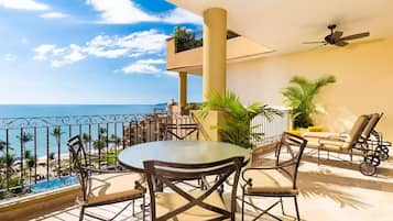 Luxury Suite, Ocean View | Outdoor dining