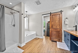 Bathroom - Peaceful & private  4 BR 2 1/2 Bath on 1 Acre in Carthage, 15 minutes from golf. (Carthage)