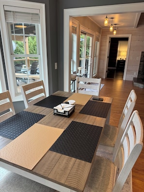 Dining - Peaceful & private  4 BR 2 1/2 Bath on 1 Acre in Carthage, 15 minutes from golf. (Carthage)