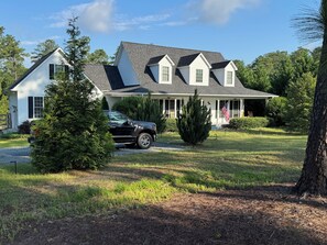 Exterior - Peaceful & private  4 BR 2 1/2 Bath on 1 Acre in Carthage, 15 minutes from golf. (Carthage)