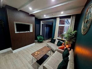 Living area - Stylish City Stay - Ingram Road Sheffield (Sheffield)