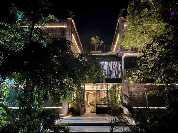 Exterior - Black House - Stylish 3BR in Aldea Zama with Rooftop (Tulum)