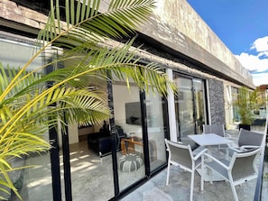 Outdoor dining - Black House - Stylish 3BR in Aldea Zama with Rooftop (Tulum)
