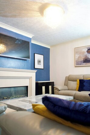 Living room - The Bank - Real Liverpool Living - 3 Beds, Garden & Free Parking (Liverpool)