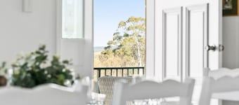 Mountain Views: SO close to restuarants and shopping + pet friendly