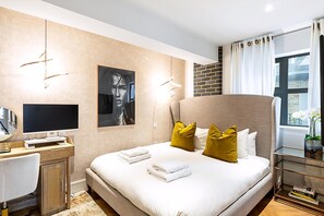 Exterior - Luxury Fulham Apartment With Balcony (London)