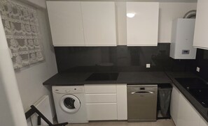 Private kitchen - Vrbo Property (Gennevilliers)