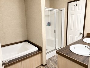 Dusche, Handtücher, Seife, Toilettenpapier
