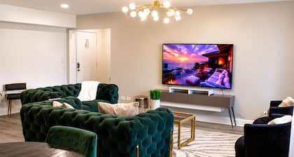 Luxury Buckhead Retreat Near Phipps Plaza and Lenox