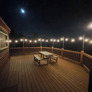 Outdoor dining - Amish Built Cabin near Bryce and Zion Nat'l Parks (Alton)