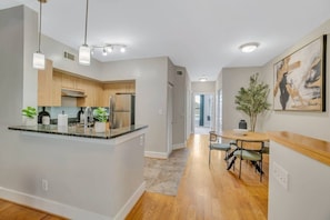 Dining - Cozy retreat minutes away from FIFA World Cup (Atlanta)