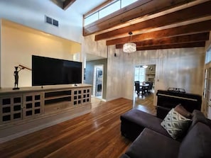 Living area - Stunning Modern 3BR Home with City/Mountain Views (El Paso)