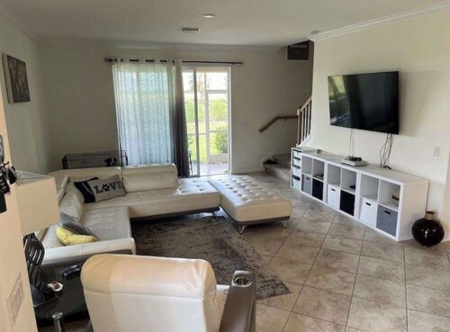 Beautiful 3B/2.5BA. Fully furnished townhome featuring a spacious floor plan.