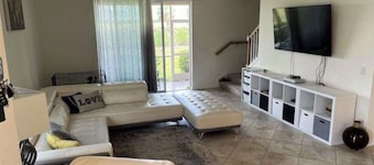 Beautiful 3B/2.5BA. Fully furnished townhome featuring a spacious floor plan.