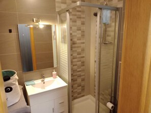 Shower - Modern apartment in the heart of Moslavina, perfect for holidays and stopovers (Popovača)