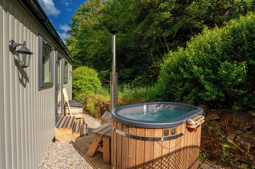 Romantic Shepherd's Hut with Wood-Fired Hot Tub