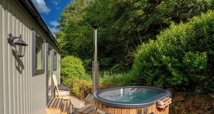 Romantic Shepherd's Hut with Wood-Fired Hot Tub