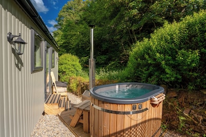 Romantic Shepherd's Hut with Wood-Fired Hot Tub