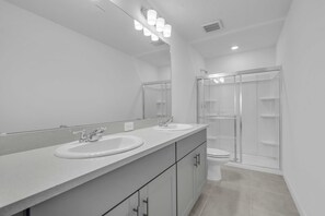 Bathroom - 2-bedroom 2.5 bath beautiful townhome in Bradenton (Bradenton)