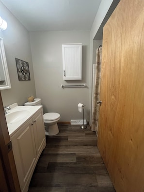Hair dryer, towels, soap, toilet paper - Paris theme cozy single family friendly home. 
Near MKE airport. Near hwy too! (Milwaukee)
