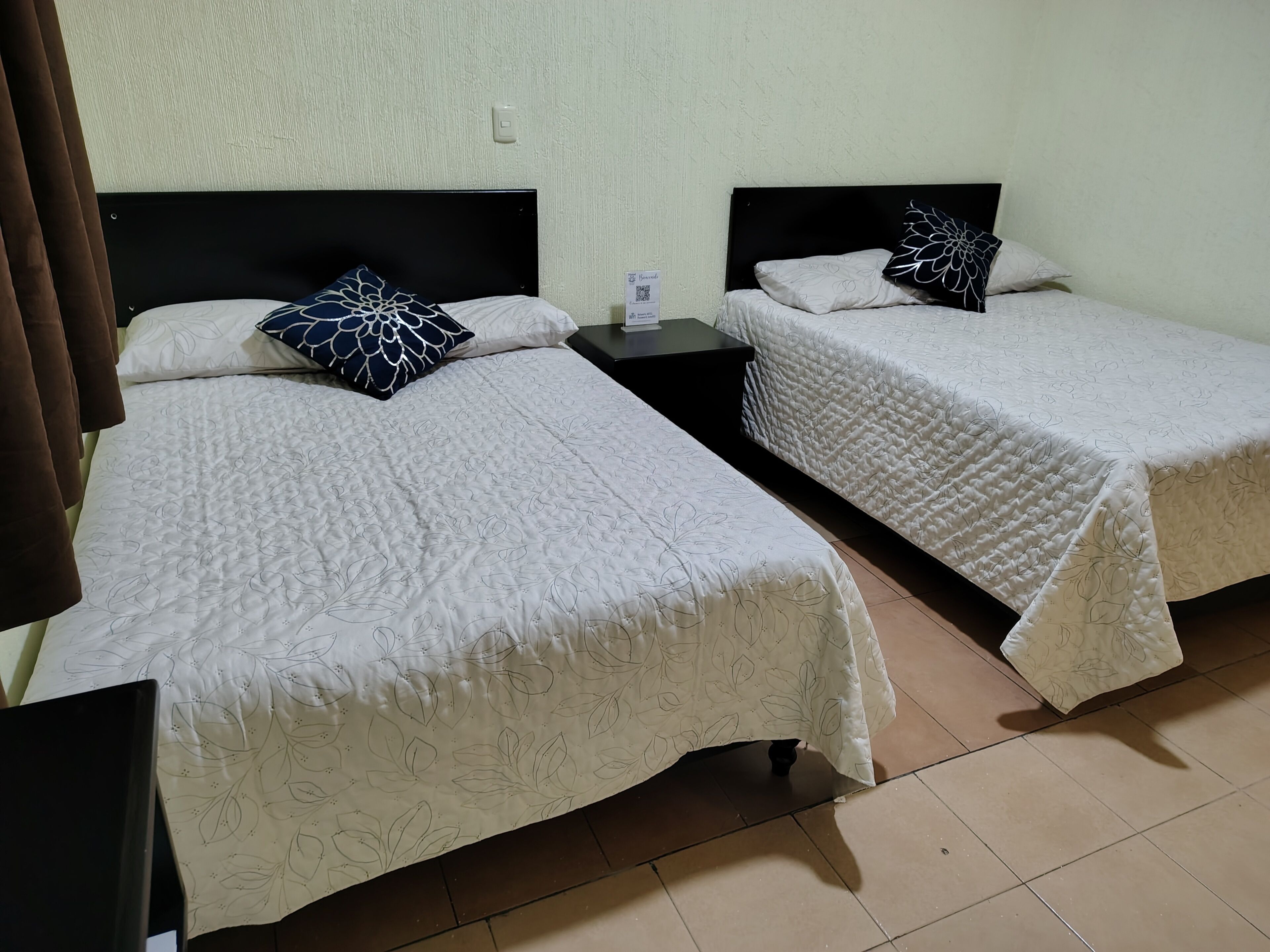 Comfort Quadruple Room | WiFi (free), bed sheets