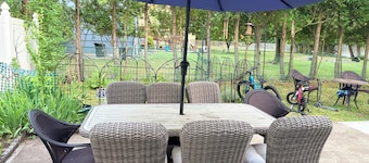 Cozy home 30 mins from NYC and close to multiple attractions, min 30 day