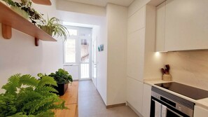 Frigorífic, microones, forn i placa de cuina 