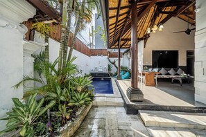Outdoor dining - Villa Papat Seminyak (Badung)