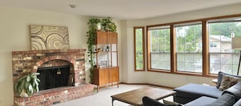 3-bedroom house in welcoming Maple Valley close to beautiful lake and trails