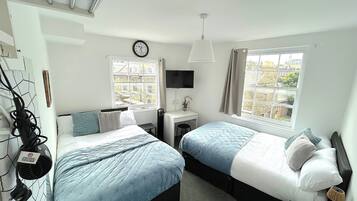 2 habitaciones, tabla de planchar con plancha, wifi y ropa de cama