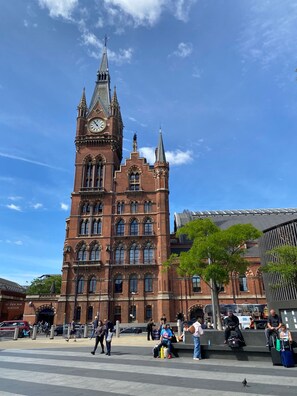 Point of interest - Sleeps 8 FamilyFriendly-KingsCross-2minTube (London)