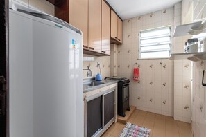 Private kitchen - RJ JACAREPAGUÁ - Cozy and spacious apartment. We accept small pets. (Arraial do Cabo)