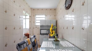 Dining - RJ JACAREPAGUÁ - Cozy and spacious apartment. We accept small pets. (Rio de Janeiro)