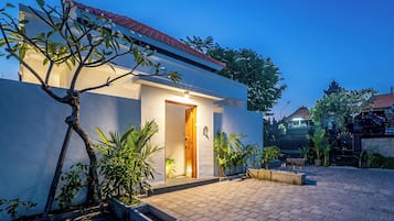 Villa, 1 Bedroom, Kitchenette, Pool View | Exterior