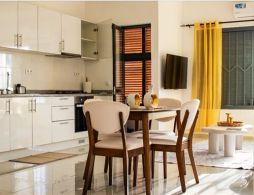 Spacious/modern 2-bedroom apart with AC in vibrant Mindelo & laginha beach view