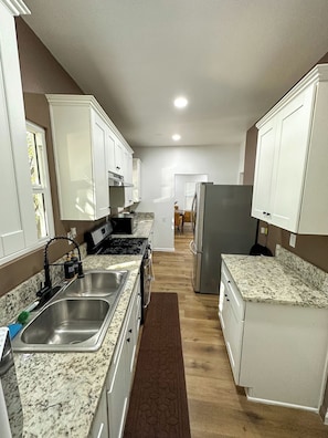 Paper towels - Vibrant 2BR2B Duplex Downtown LA (Los Angeles)