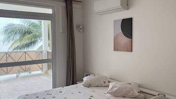Iron/ironing board, WiFi, bed sheets