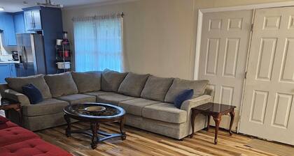 Southern Comfort, Peaceful 3-bedroom country house with AC in charming Alamo