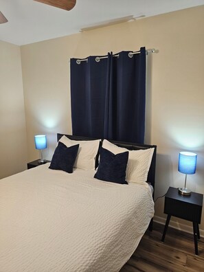3 habitaciones, tabla de planchar con plancha, internet y ropa de cama 