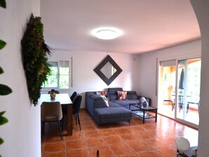 Fernseher, Tischtennisplatte