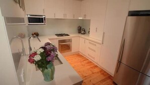 Private kitchen - beautiful renovated Victorian cottage for longer term rental (Port Melbourne)