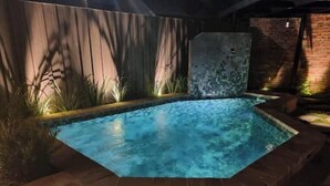 Outdoor pool - beautiful renovated Victorian cottage for longer term rental (Port Melbourne)