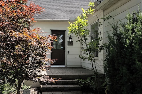 Cozy 2-bedroom house in the heart of Lewis Center