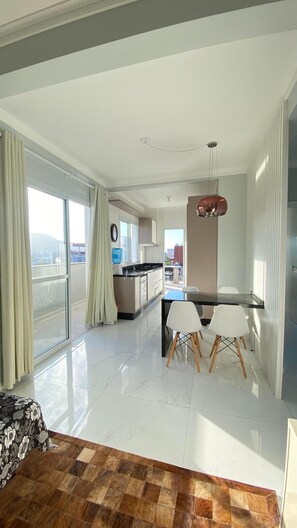 Interior - Coverage in English (Florianópolis)