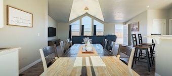 Nice 3-bedroom house ,1 King 3 Queens and 2 Full Bath, with AC in Oakley